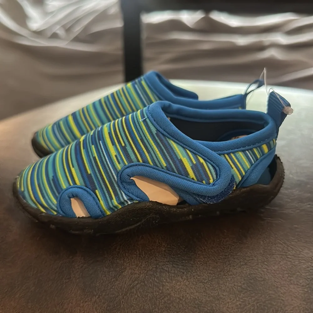 ZOOGS SPACE DYE WATER SHOE/SANDALS: BLUE/GREEN: NEW WITH TAGS: SIZE 5
